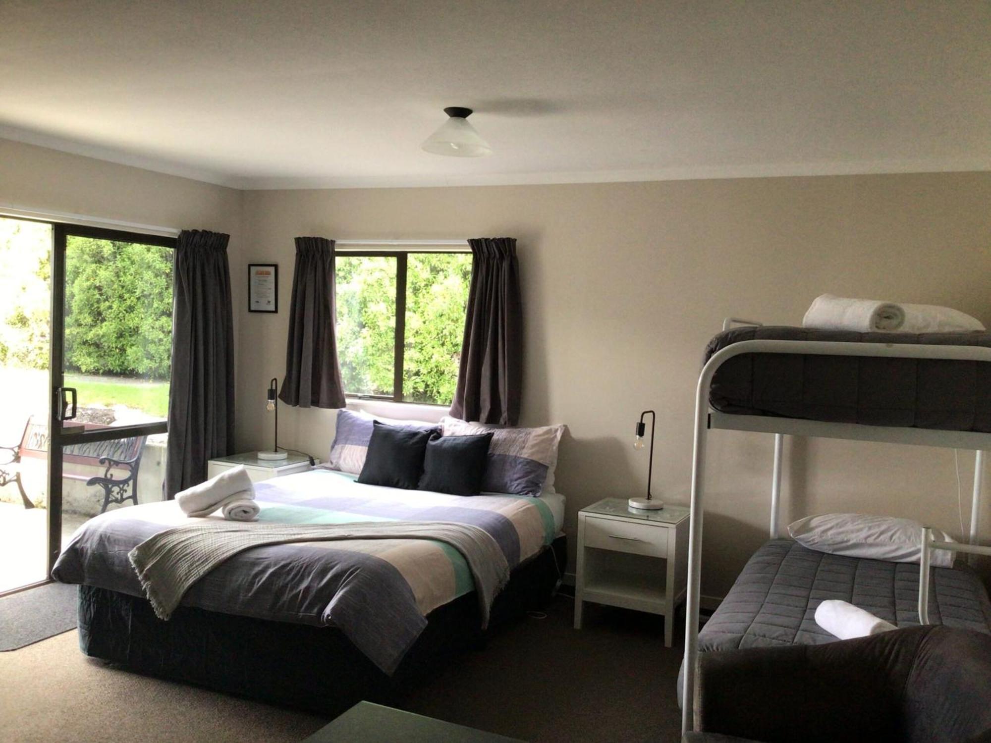 Fiordland Great Views Holiday Park Te Anau Esterno foto